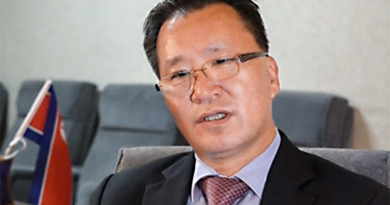 Kim Son Gyong, vice-Ministro das Relações Exteriores encarregado de organizações internacionais da República Popular Democrática da Coreia