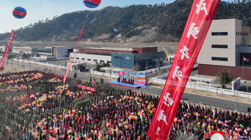 Fábricas de indústria local são inauguradas no condado de Inchon, Coreia do Norte