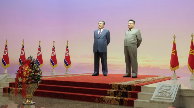 O lider Kim Jong Un visita Palácio do Sol Kumsusan pelo 16 de fevereiro